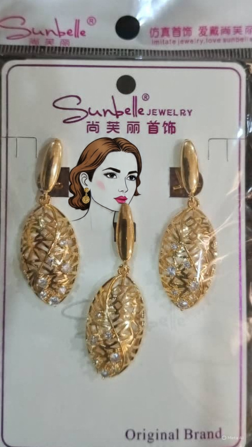 Sunbelle Original Gold-Plated Leaf Jewelry Set (Earrings & Pendant) - Image 2